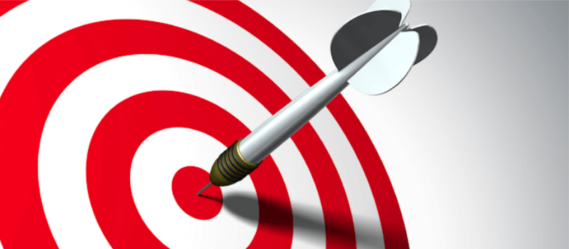 Imagem sobre o blog diferenças de metas e objetivos, imagem apresenta um dado acertando um alvo