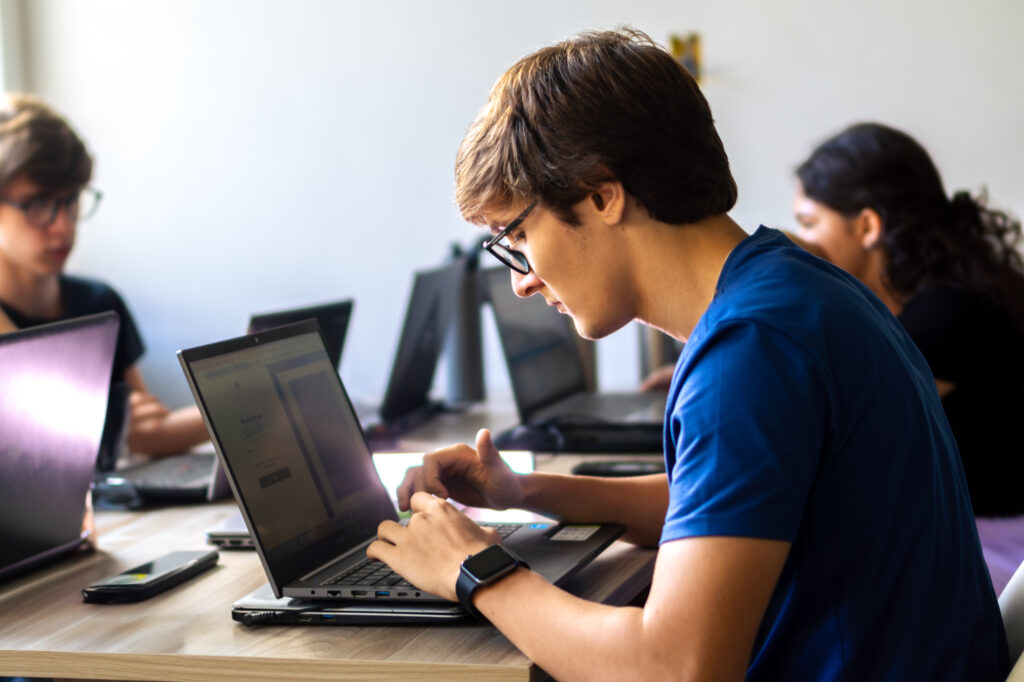 Consultor fazendo pesquisa de mercado